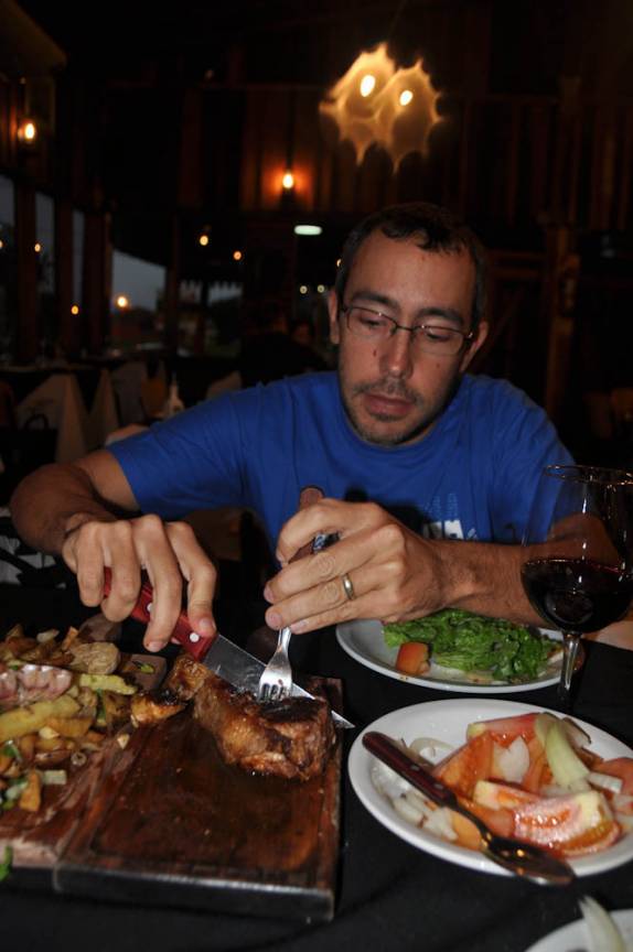 Que delícia! Nosso primeiro churasco argentino! (em Puerto Iguazu - Argentina)